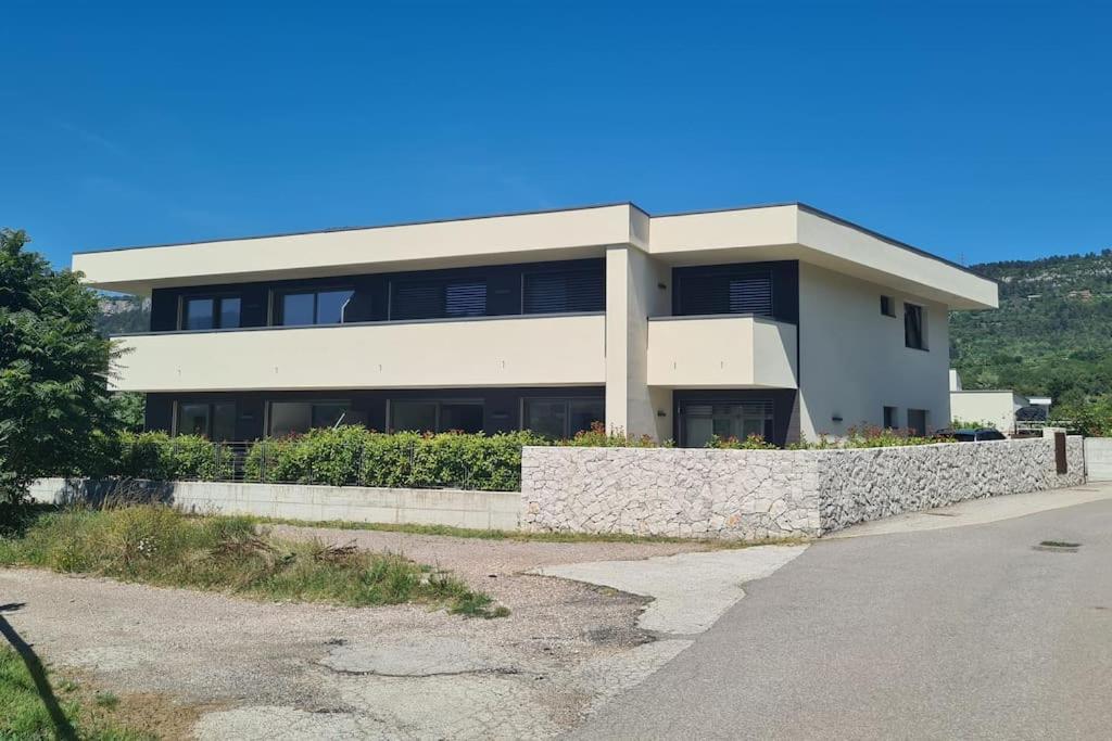 Appartamenti Moderni, Luminosi E Tranquilli Con Parcheggio Privato - Agritur La Tenuta Trento Esterno foto
