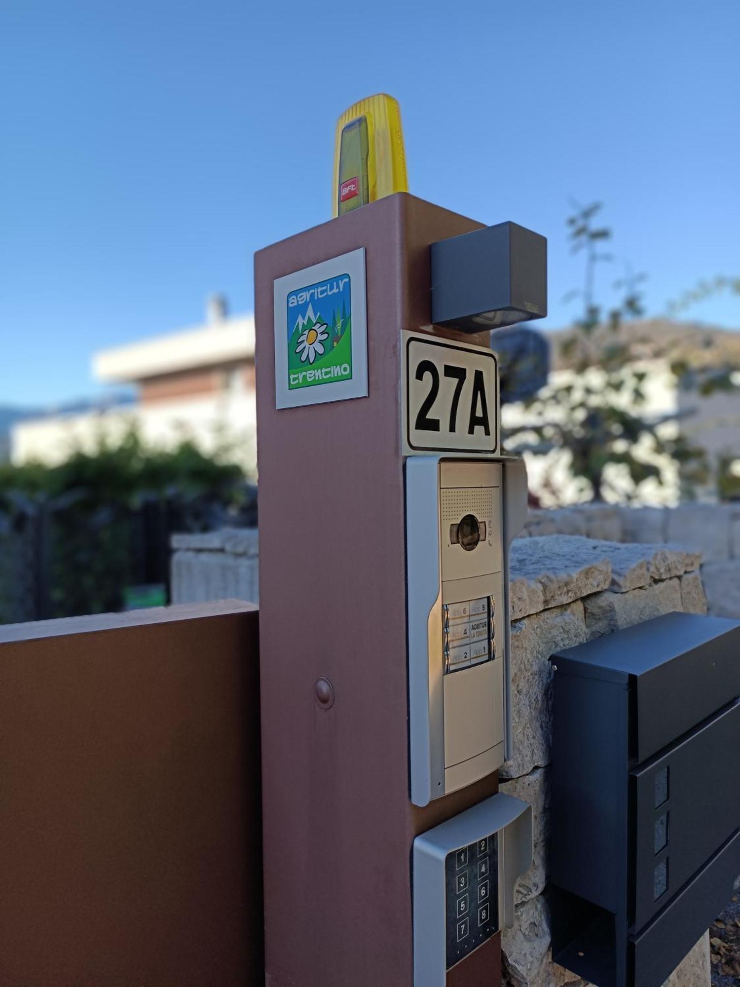 Appartamenti Moderni, Luminosi E Tranquilli Con Parcheggio Privato - Agritur La Tenuta Trento Esterno foto